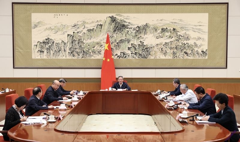 国务院以“强化标准引领保障作用,以标准升级促进经济高质量发展”为主题,进行第十六次专题学习。国务院总理李强主持学习。