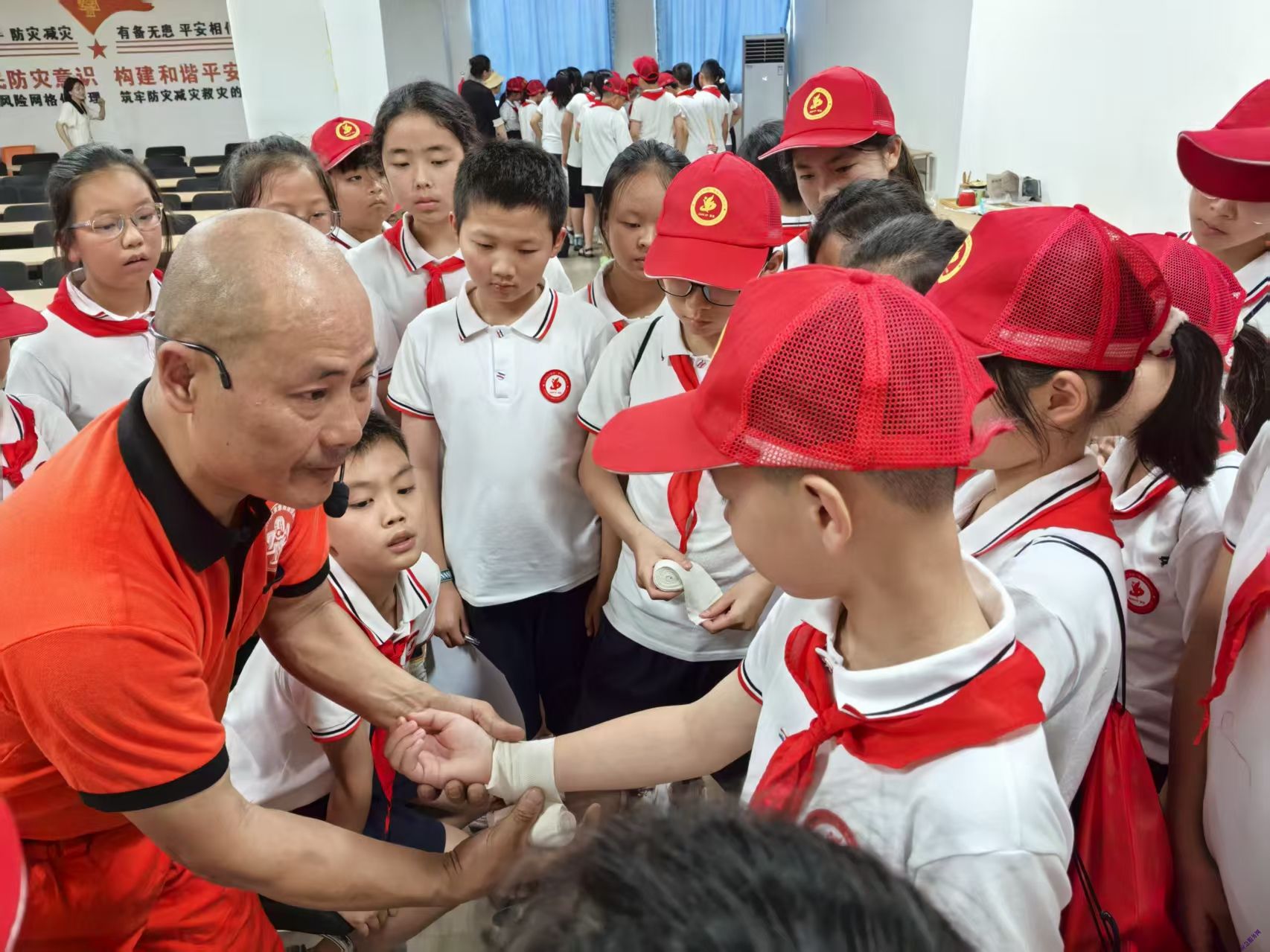 人人讲安全 个个会应急｜多部门联动开展青少年应急实训 筑牢少年安全防护墙